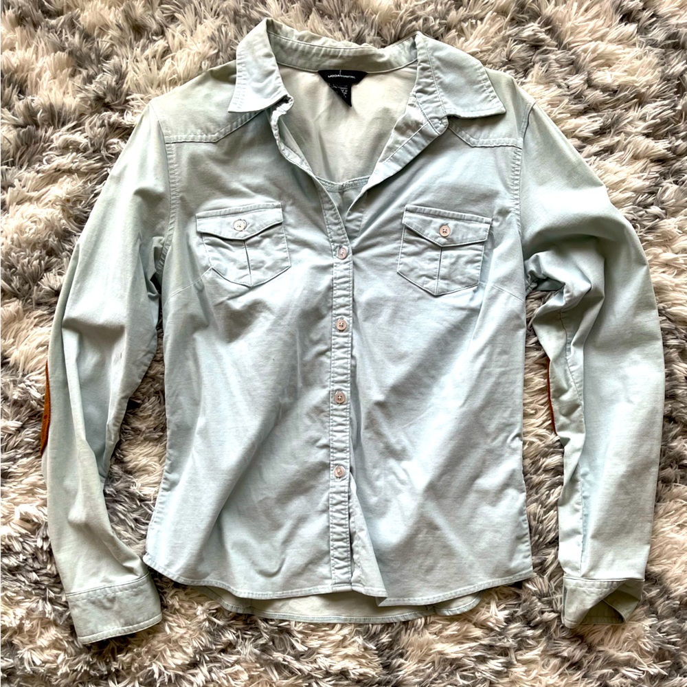 Moda International women’s dress shirt, size small